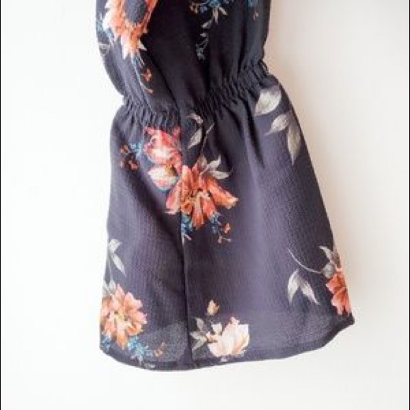 inTu Anthropologie Bell Sleeve Crop Top/Jacket - Picture 3 of 12